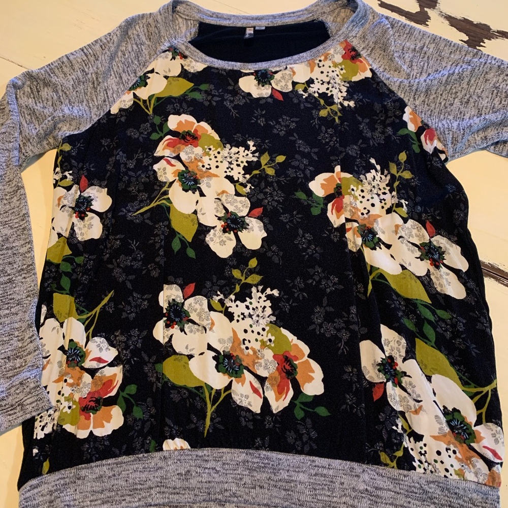 Ladies long sleeve top